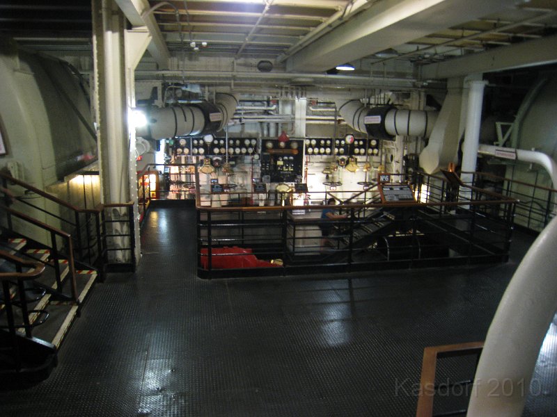 Queen Mary 2010 0530.JPG - Engine room stuff.